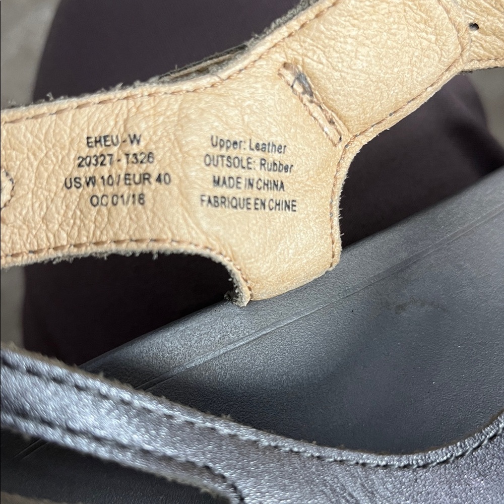 🌸🌸 OLUKAI SANDALS 🌸🌸 - Picture 7 of 7